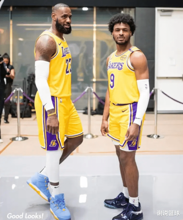 Xia Lakers của Lakers đã mở 
