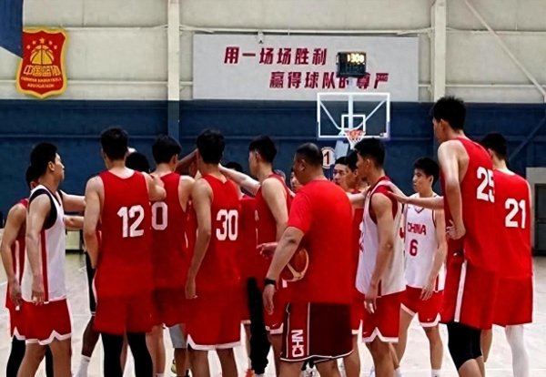 Trận đấu khởi động bóng rổ n